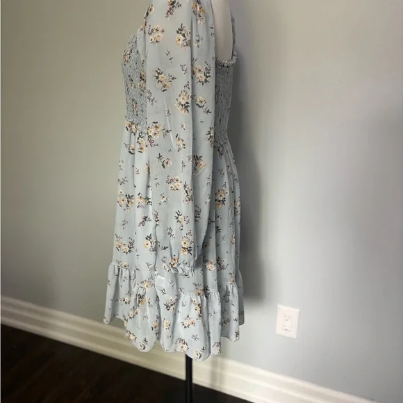 Ardene Blue Floral Smocked Blouse size L - Picture 3 of 7